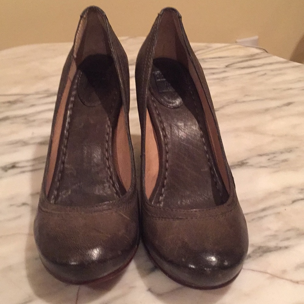 Frye : all leather green pumps on thick heel